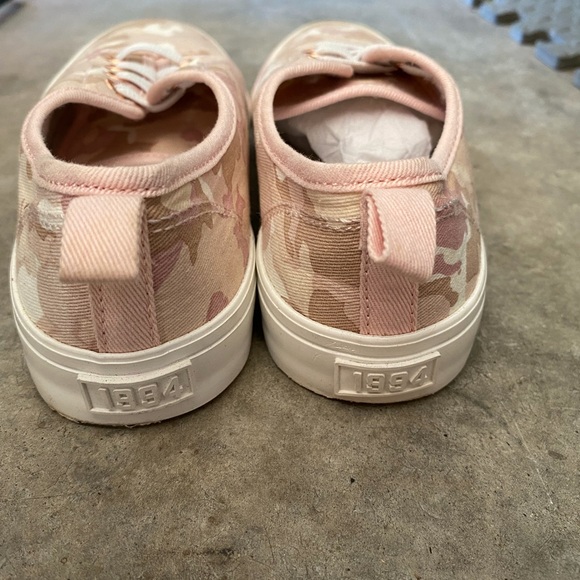 Shoes - Picture 4 of 5
